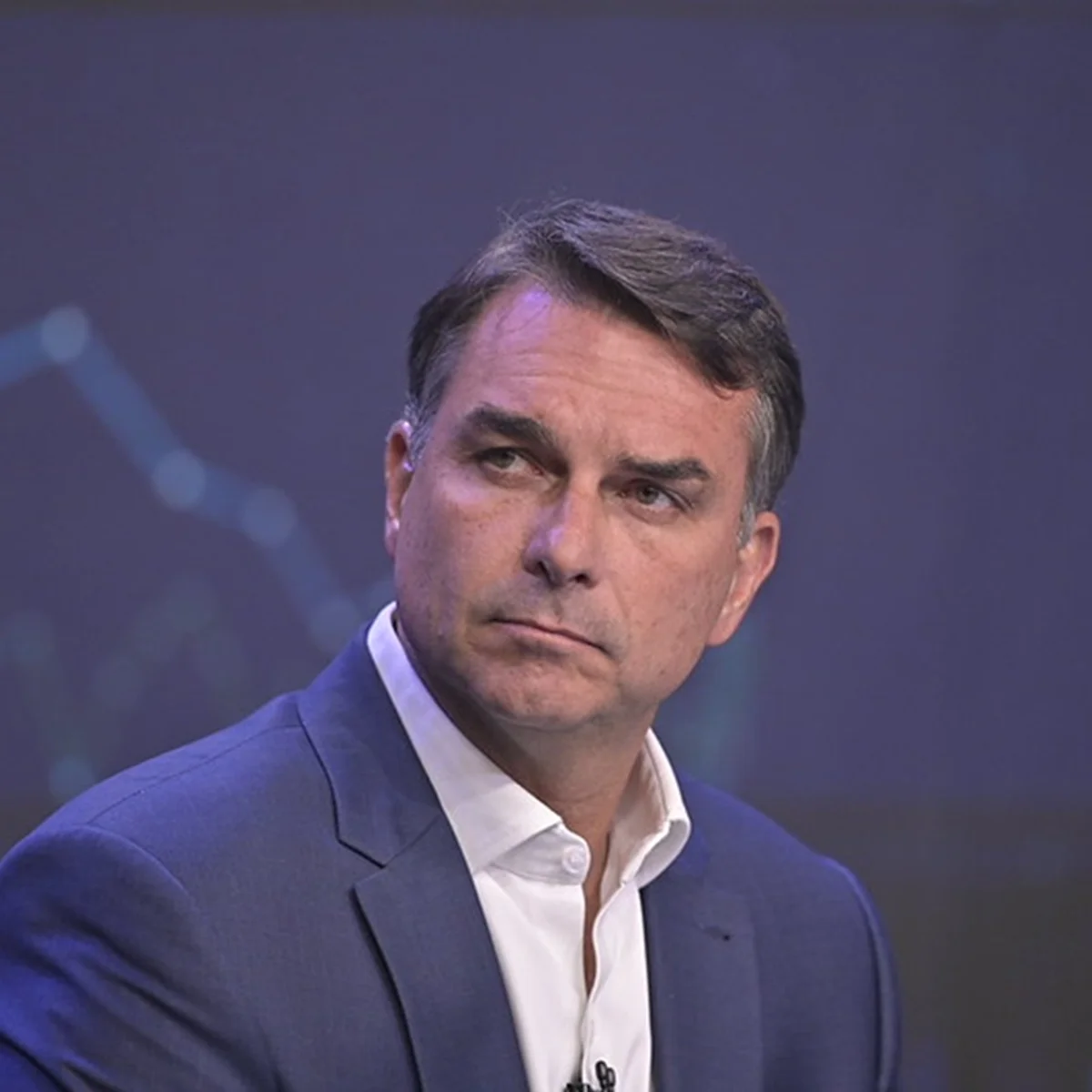 "Smart Brasil": Flávio promete programa de monitoramento utilizado em SP