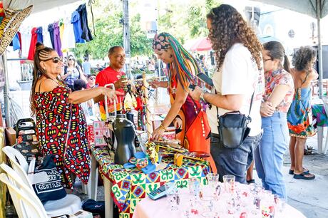 Feira de Artistas Pretas e Pretos fortalece economia criativa no Centro Histórico de João Pessoa