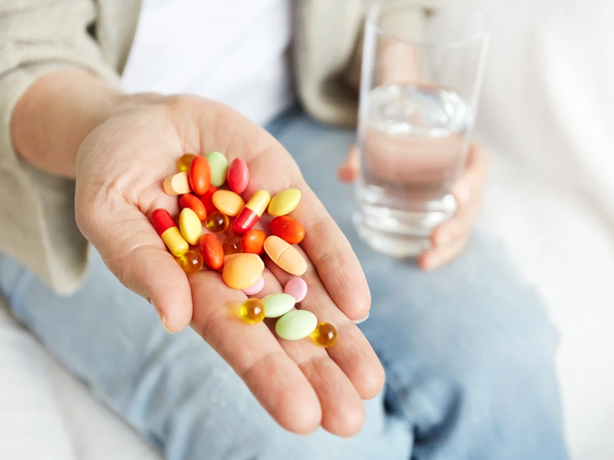 Tomar antibiótico além do tempo recomendado é arriscado e afeta microbiota