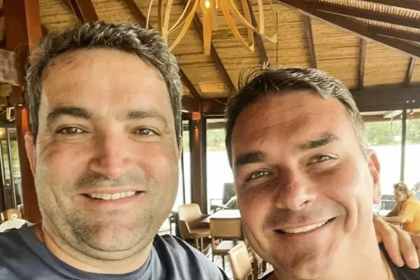 PF liga alerta após viagem ao exterior de amigo investigado de Flávio - destaque galeria