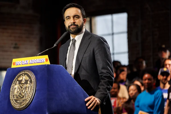 Nova York abre investigação após ICE balear imigrante em frente a criança