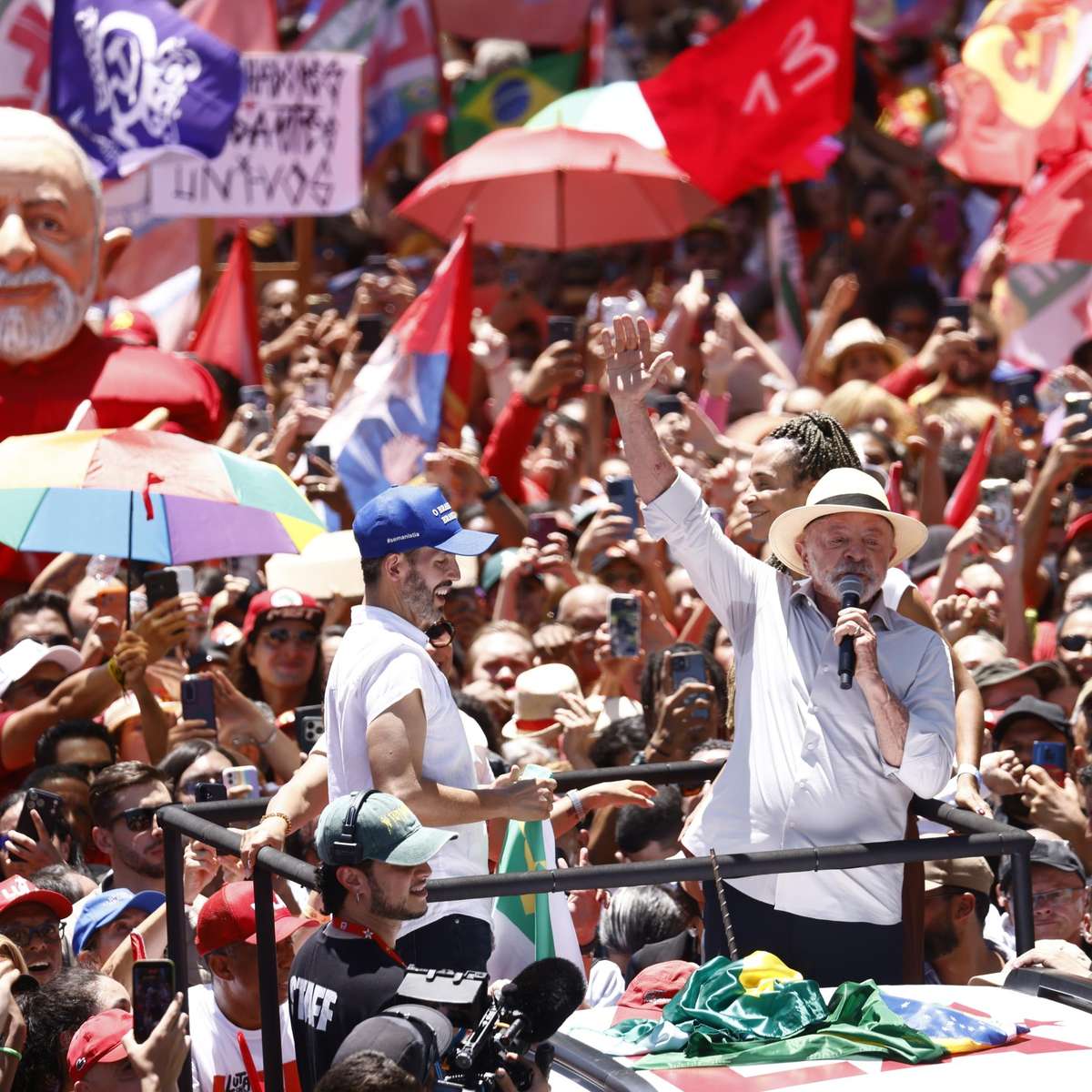 Lula diz que 2º turno será de muito debate na TV e na internet: ‘Estou virando o rei da selfie’