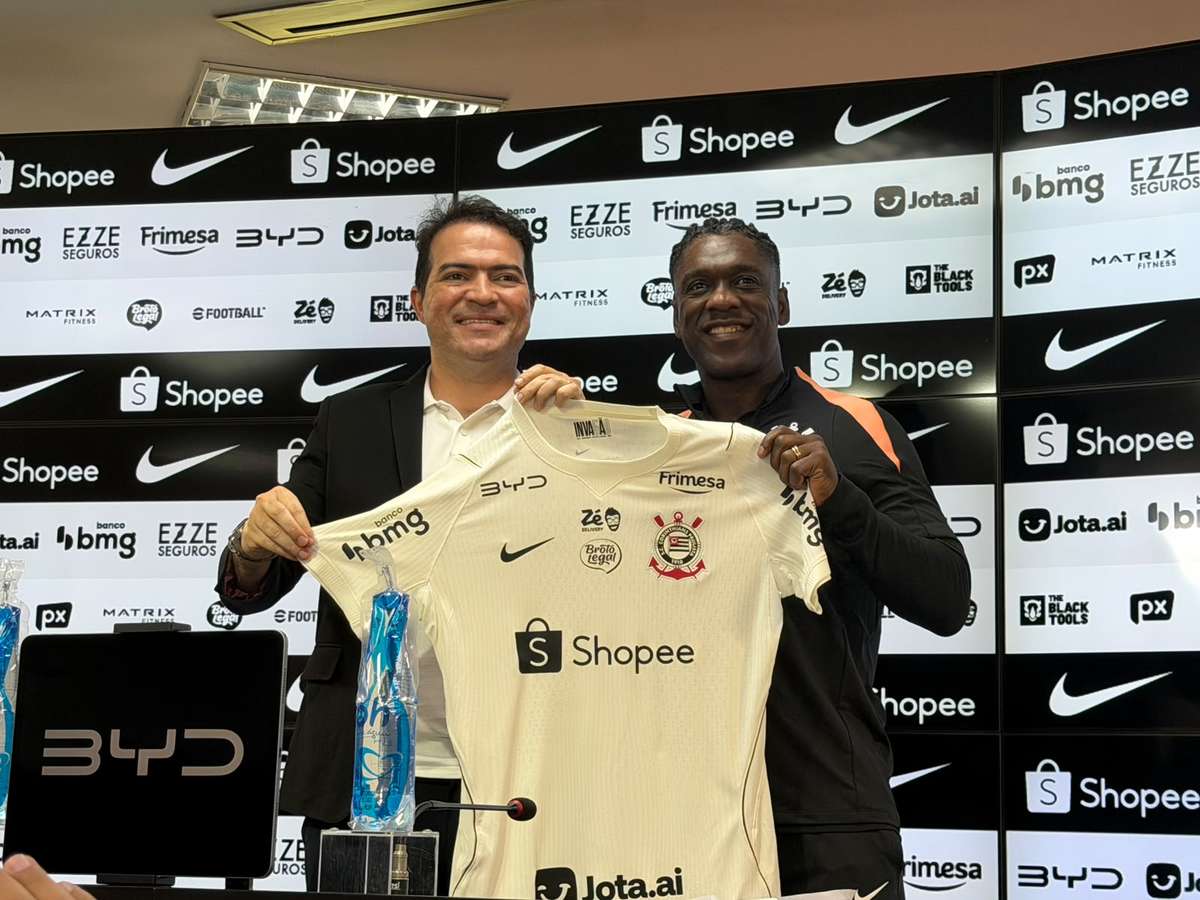 Desabafo de jogadores e recado para Memphis: veja como foi a apresentação de Seedorf no Corinthians