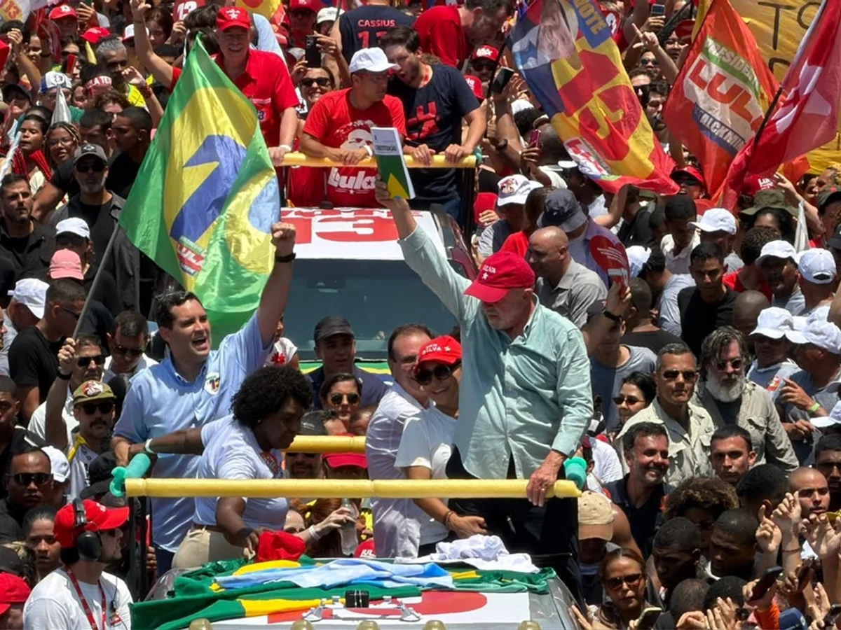 Veja imagens do ato de Lula em Copacabana neste sábado (24/10)