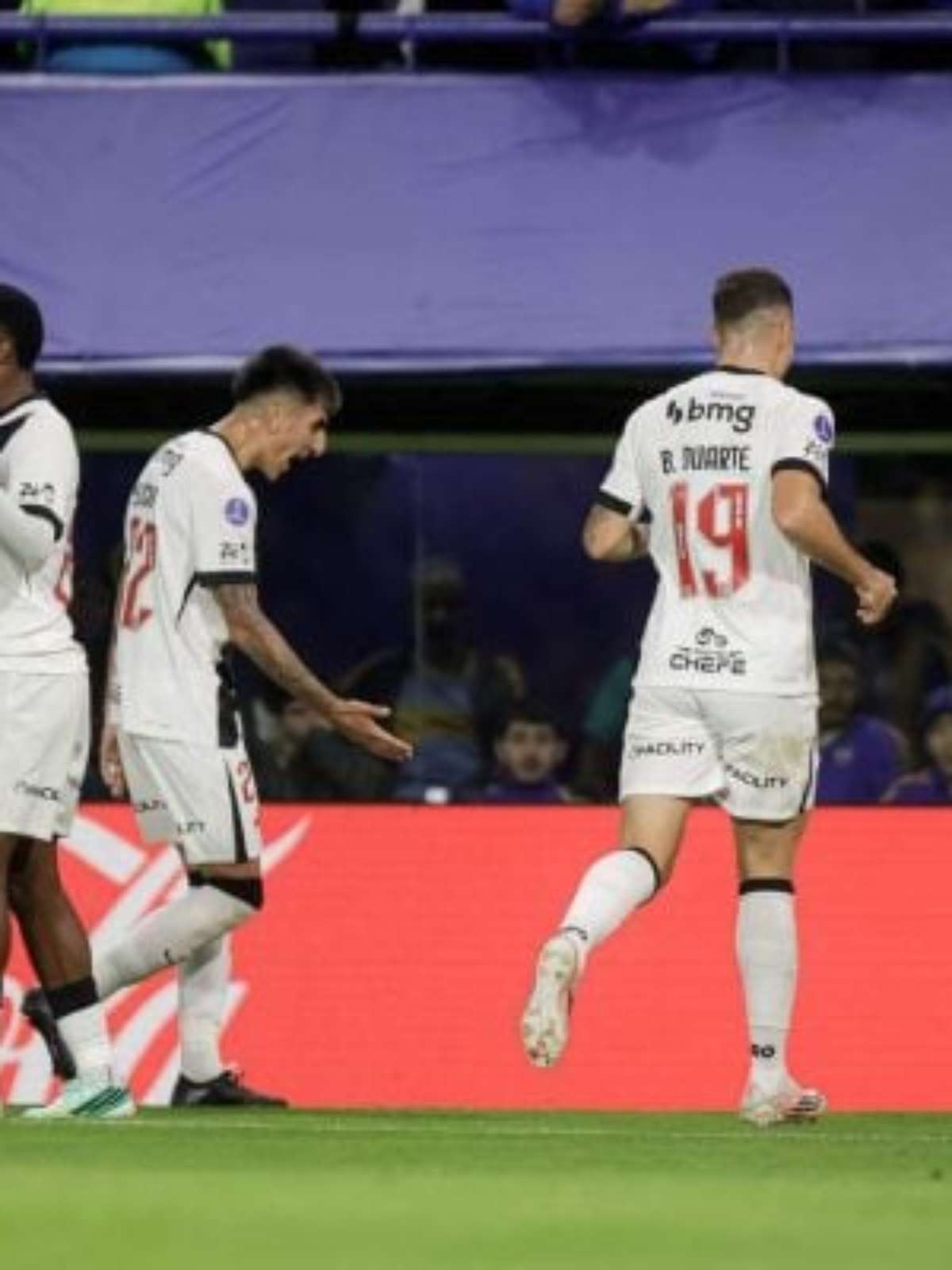 "Não tem nada ganho", alerta Thiago Mendes após vitória do Vasco