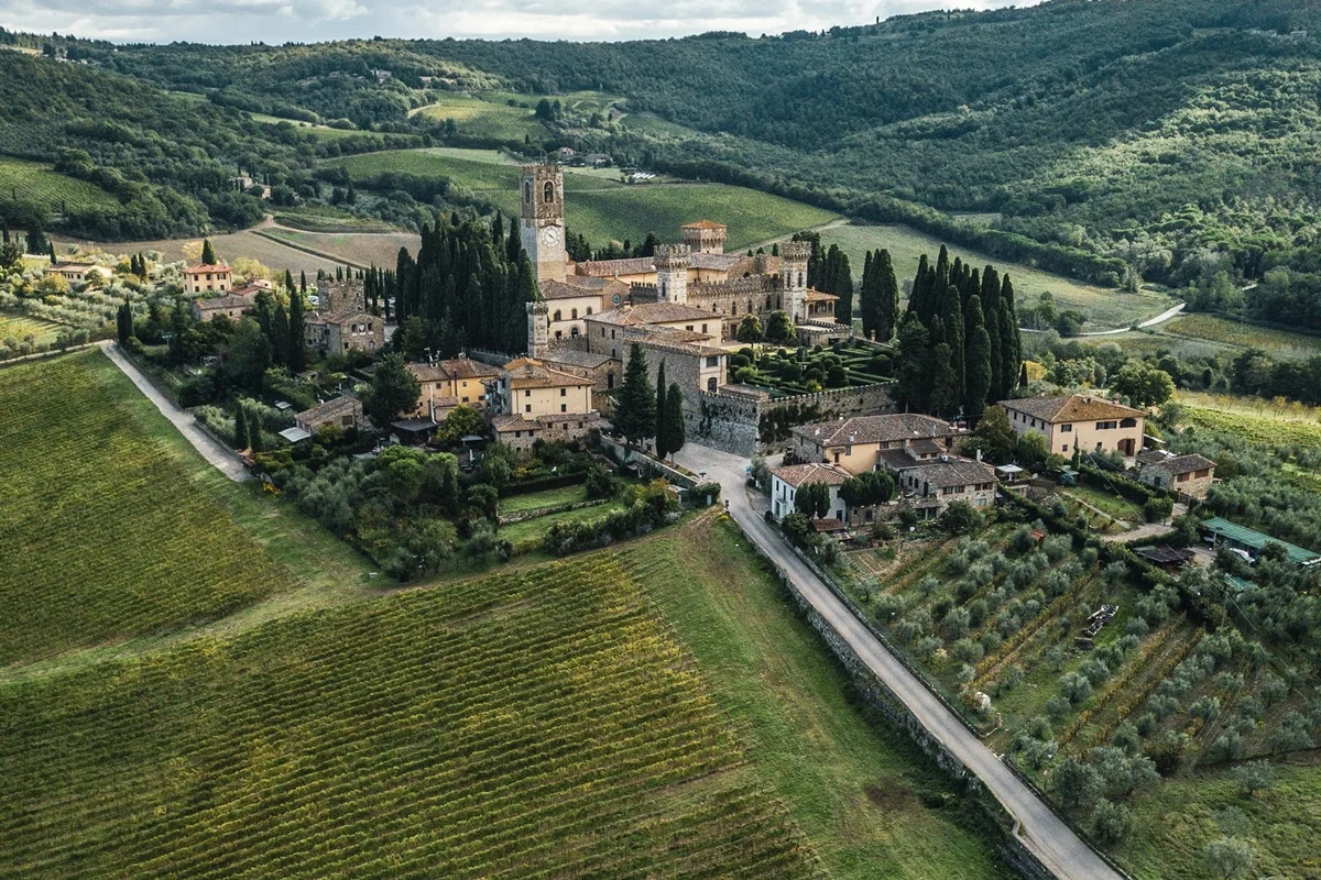 Grupo invade vinícola italiana renomada e leva 30 mil garrafas de vinho
