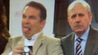 Gottino é surpreendido por crianças durante reportagem na Arena Pacaembu: ‘Dá uma olhada na galera’