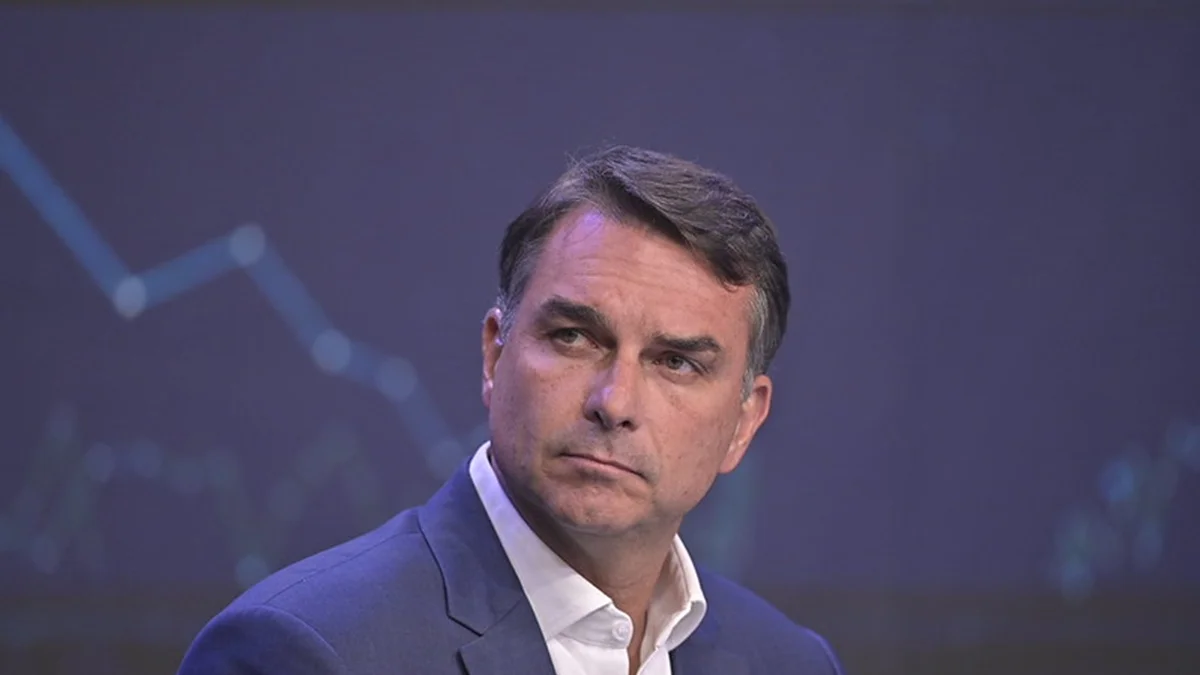 "Smart Brasil": Flávio promete programa de monitoramento utilizado em SP