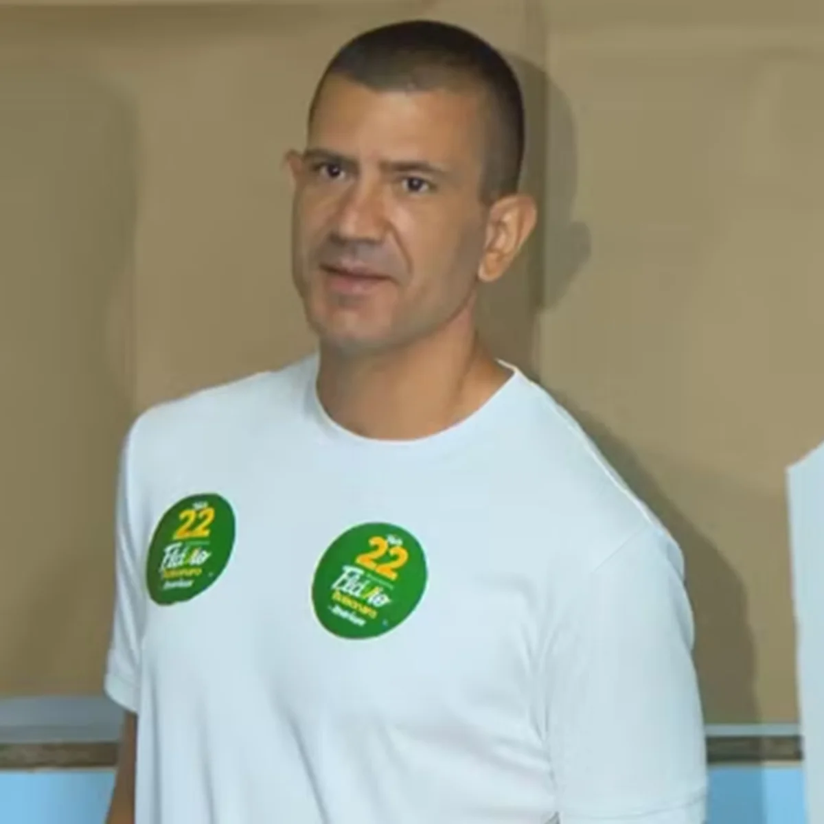 Eleições 2026: governador eleito do RJ, Douglas Ruas vota em São Gonçalo