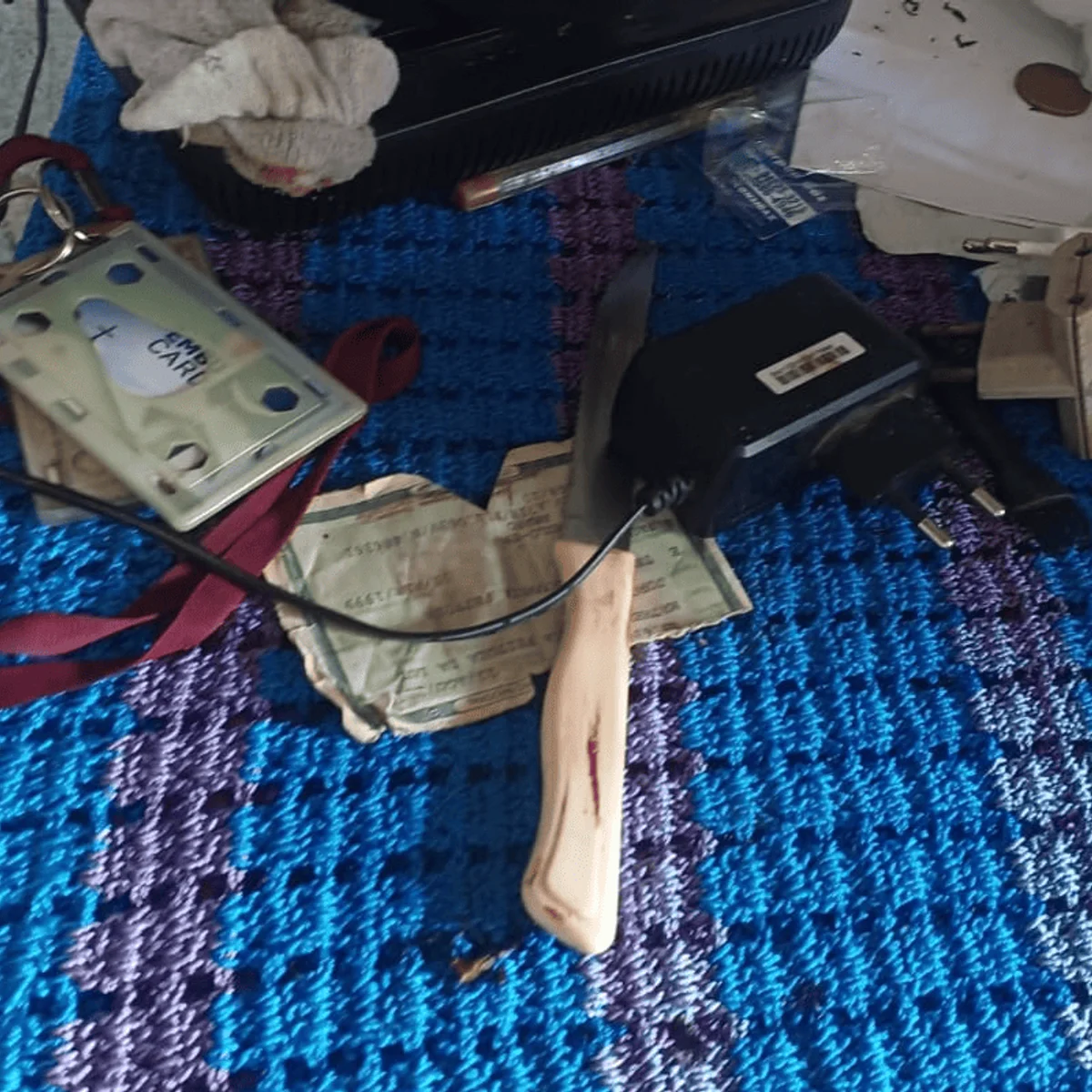 Homem é preso após esfaquear e dar pauladas nos próprios pais na Grande SP