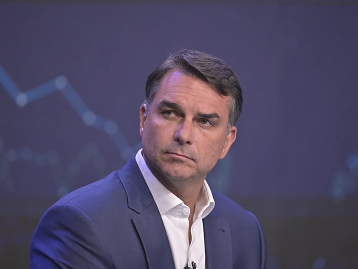 "Smart Brasil": Flávio promete programa de monitoramento utilizado em SP