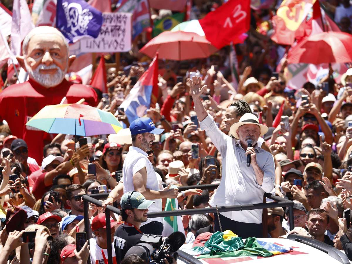 Lula diz que 2º turno será de muito debate na TV e na internet: ‘Estou virando o rei da selfie’