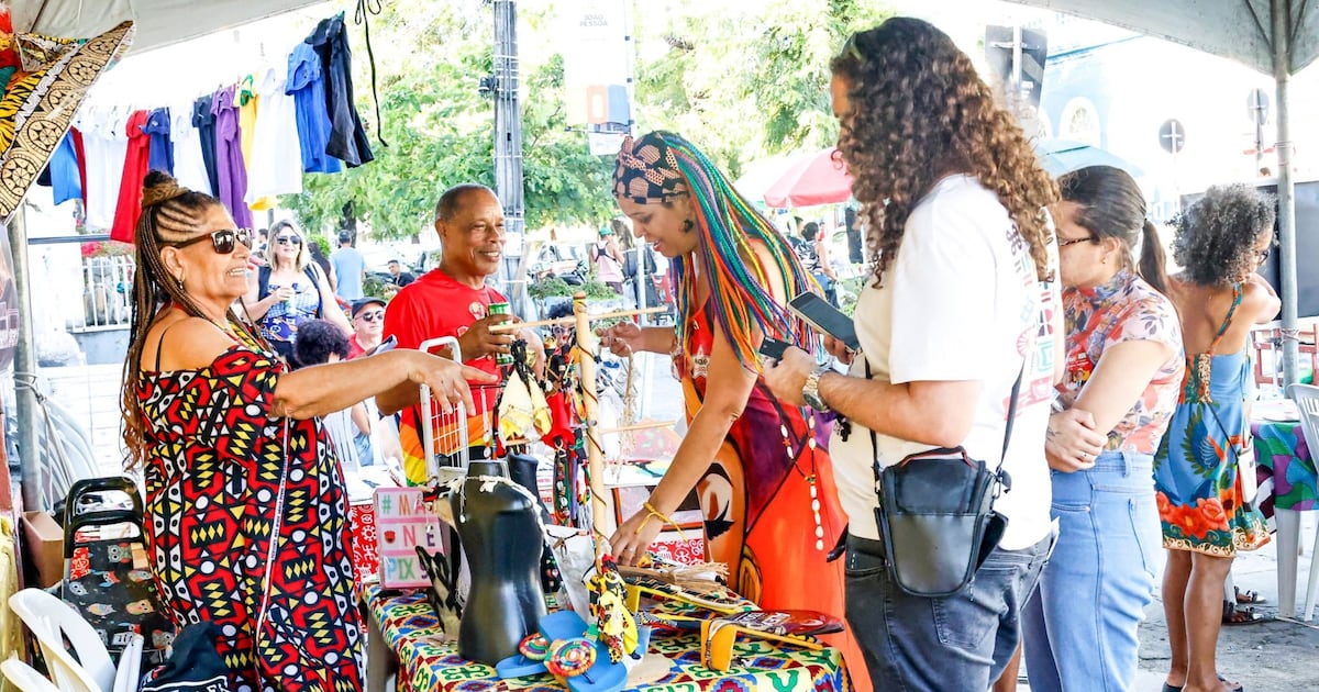Feira de Artistas Pretas e Pretos fortalece economia criativa no Centro Histórico de João Pessoa