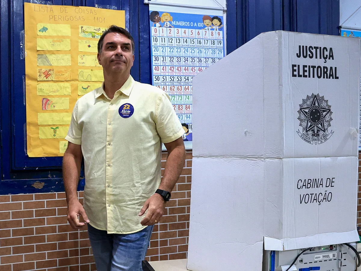 Núcleo de Flávio defende mudança de posicionamento e agradecimento público