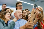 Lula adota mudanças para o 2º turno na tentativa de reverter desvantagem
