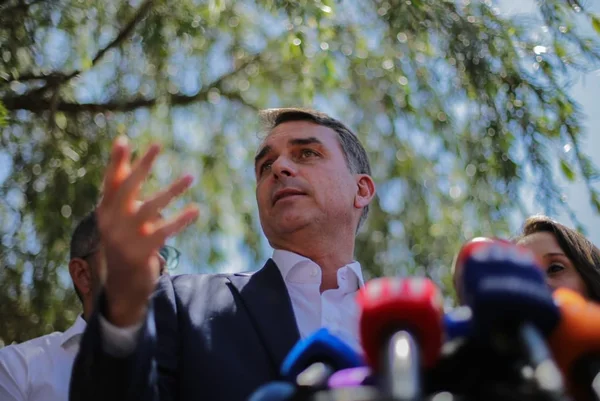 Bancada do PL em peso era contra Flávio faltar ao debate da Band