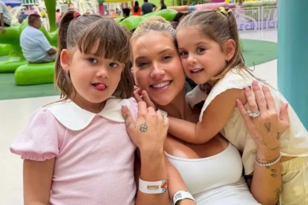 Virginia revela hábito com as filhas: “Tem gente que acha brega”