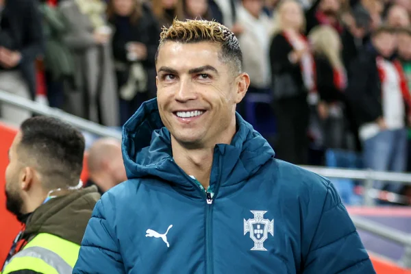 Punição de Portugal a Cristiano Ronaldo vira meme: "Paga em 39 segundos"