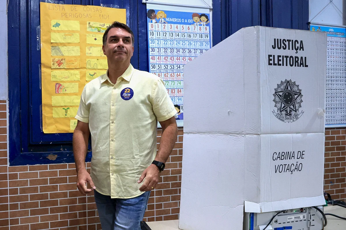 Núcleo de Flávio defende mudança de posicionamento e agradecimento público