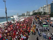 Apoiadores de Lula fazem ato em Copacabana, no Rio