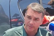 Flávio Bolsonaro passou a se posicionar pelo fim da escala de trabalho 6x1