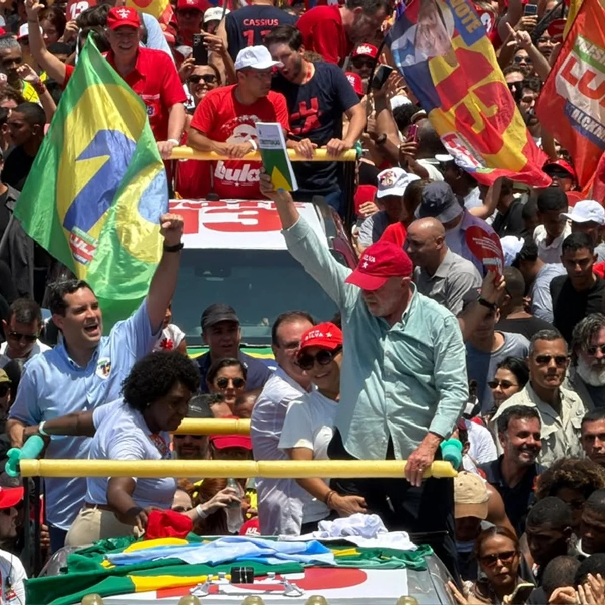 Veja imagens do ato de Lula em Copacabana neste sábado (24/10)