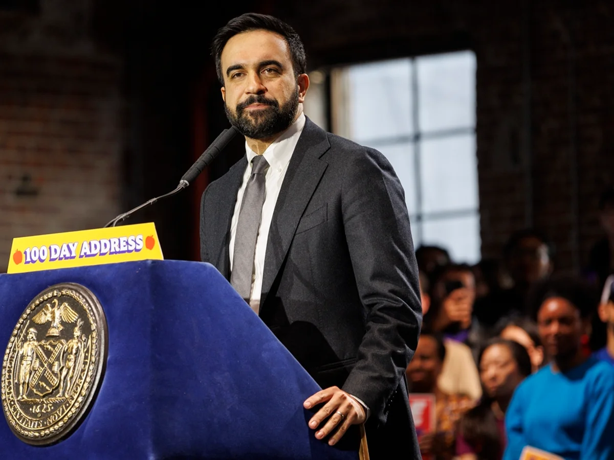 Nova York abre investigação após ICE balear imigrante em frente a criança