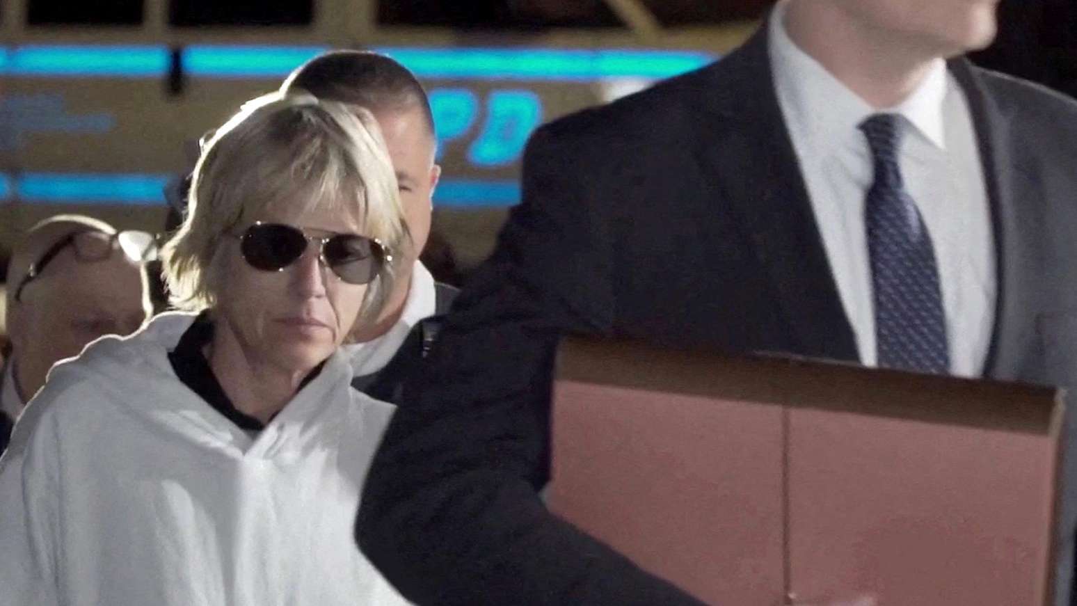 A atriz americana Selma Blair deixa o tribunal ap&oacute;s sua pris&atilde;o no domingo