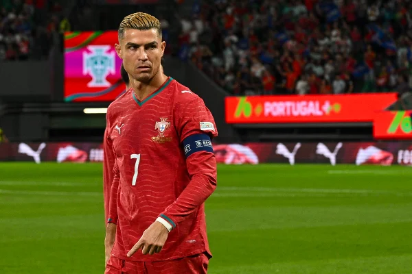 Após polêmica com Jesus, Cristiano Ronaldo é pré-convocado por Portugal - destaque galeria